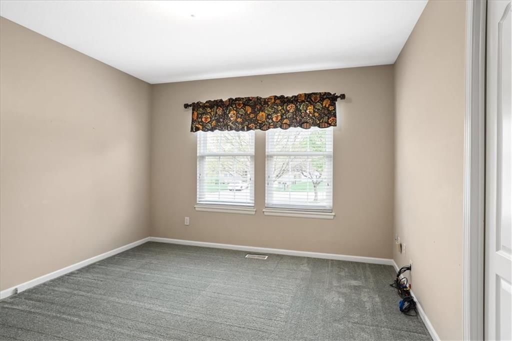 7300 N Cypress Avenue — photo 19