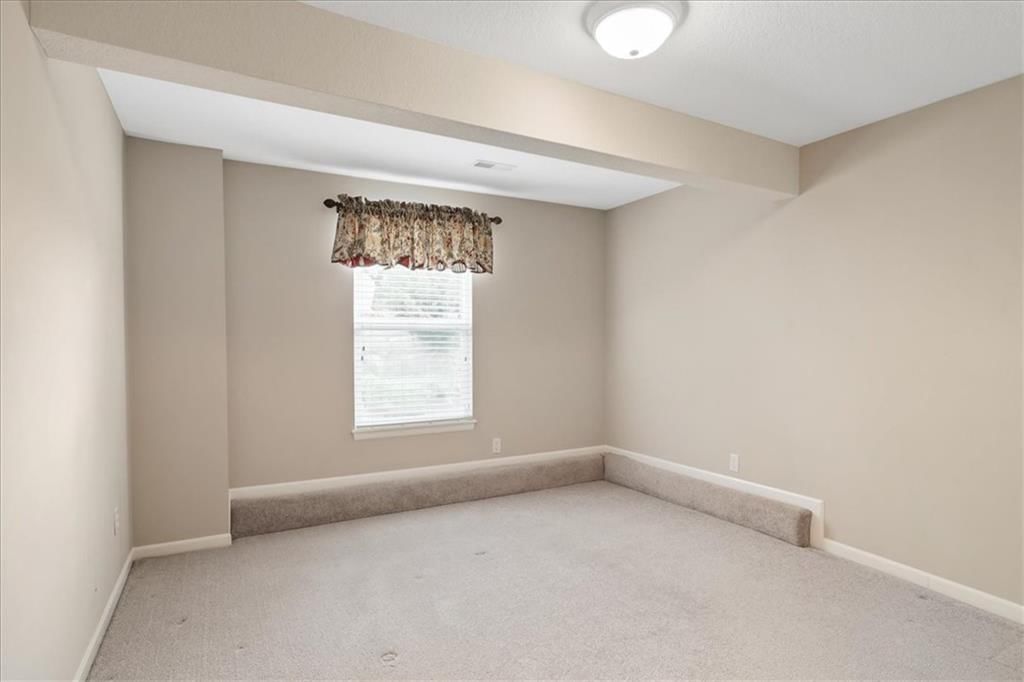 7300 N Cypress Avenue — photo 20