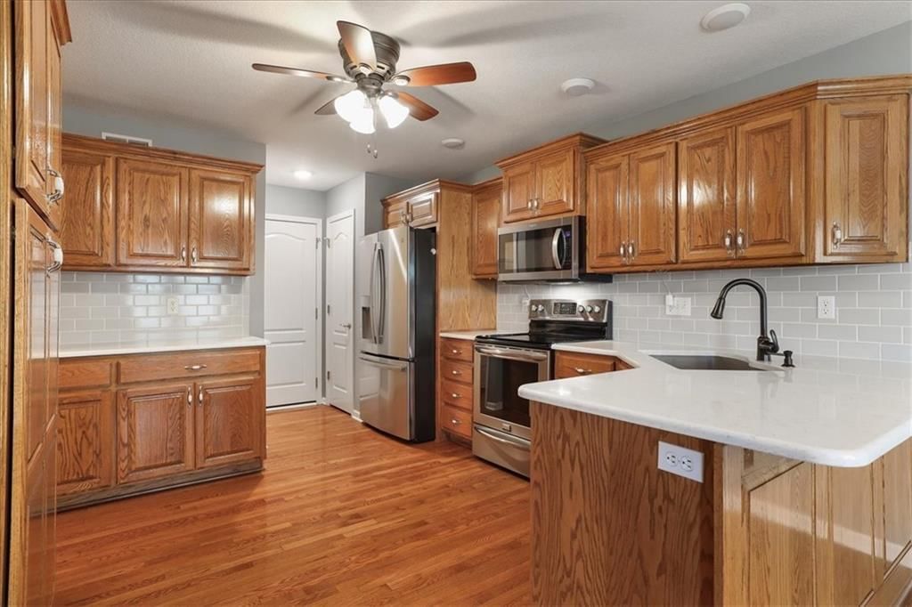 7300 N Cypress Avenue — photo 8