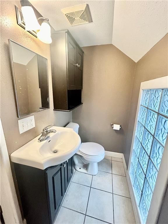 404 W 2nd Street — photo 8