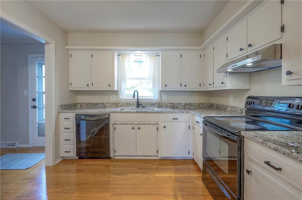 13736 Applewood Drive — photo 20