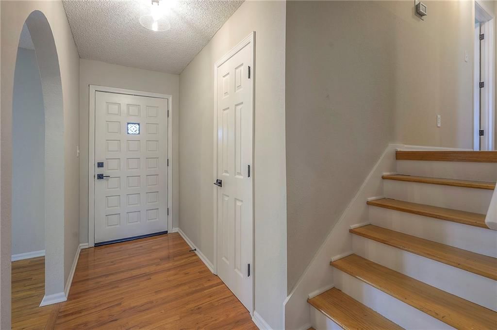 13736 Applewood Drive — photo 6