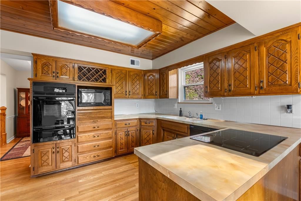 200 Williamsburg Drive — photo 14