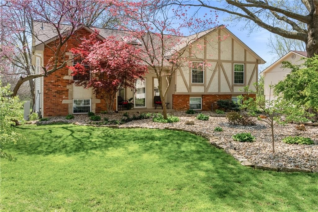200 Williamsburg Drive — photo 3