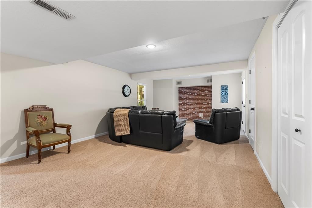 200 Williamsburg Drive — photo 28