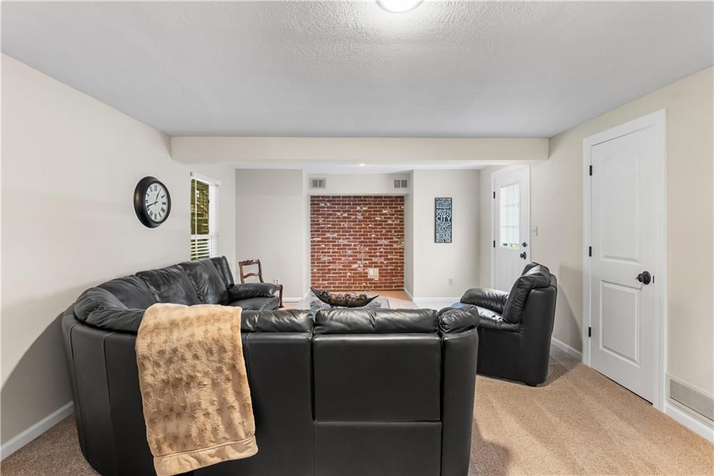 200 Williamsburg Drive — photo 29