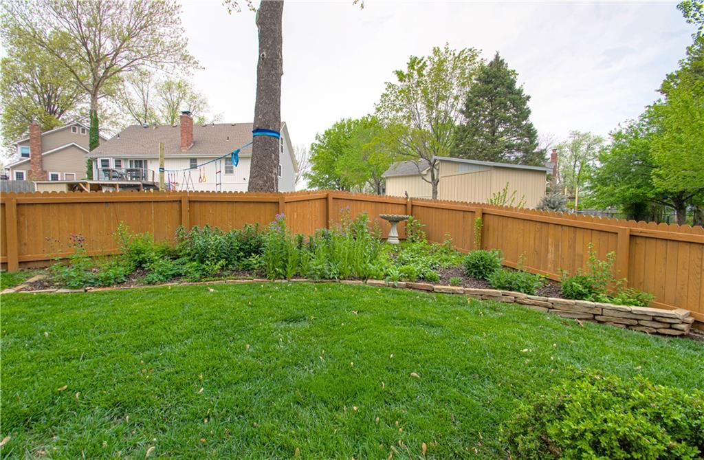 9328 Alden Street — photo 35