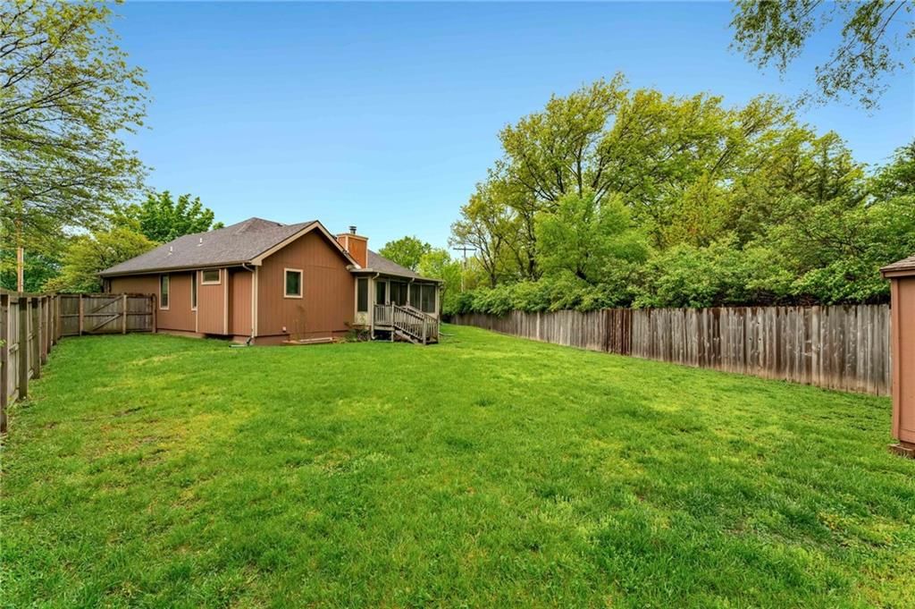 2304 Oxford Drive — photo 6