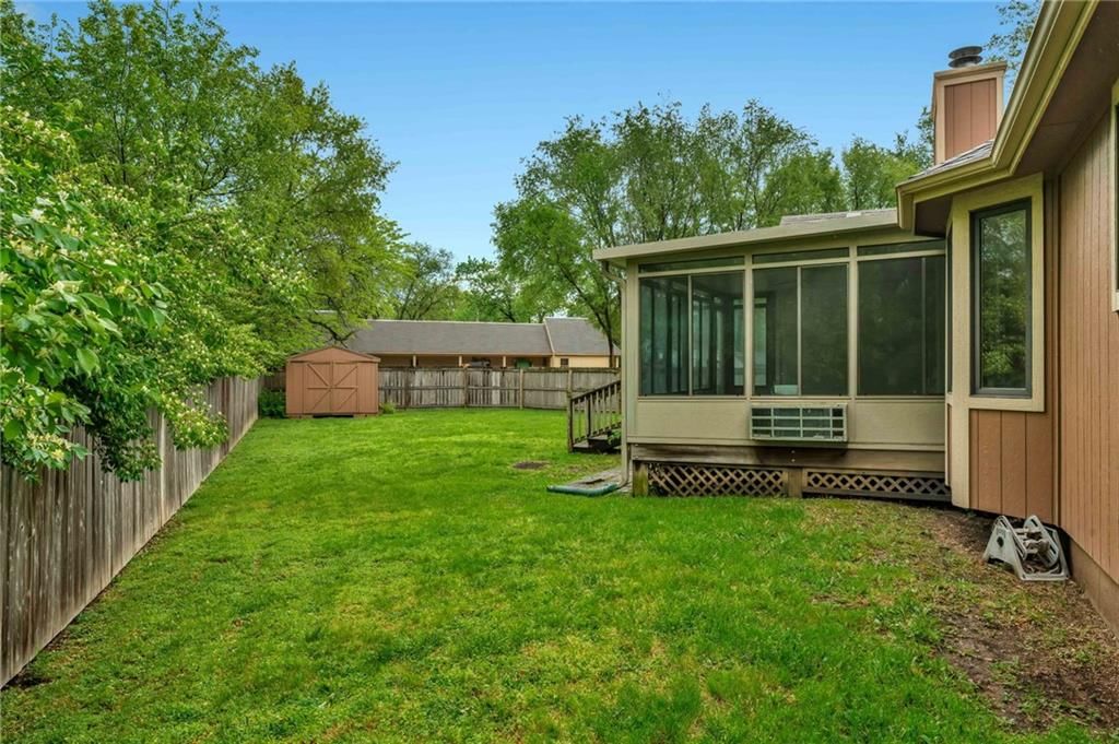 2304 Oxford Drive — photo 8