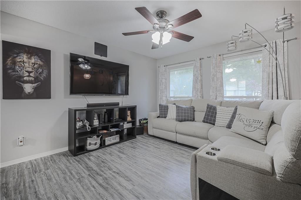 211 SE Brentwood Drive — photo 8