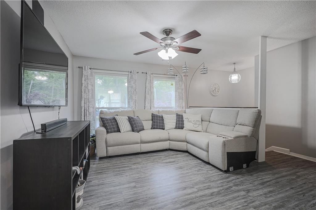 211 SE Brentwood Drive — photo 9