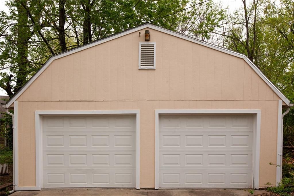 2704 Doniphan Avenue — photo 30