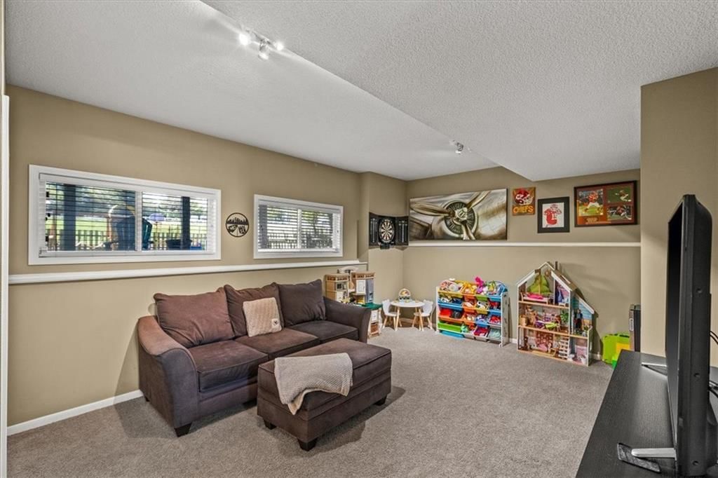 7712 N Nodaway Avenue — photo 19