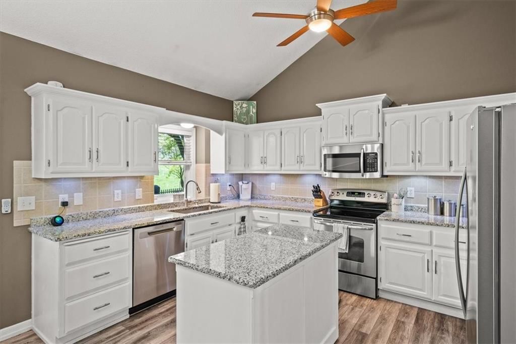 7712 N Nodaway Avenue — photo 9