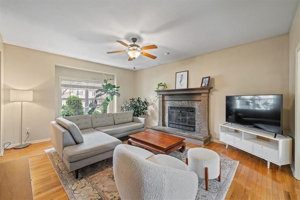 313 SE Canterbury Lane — photo 4