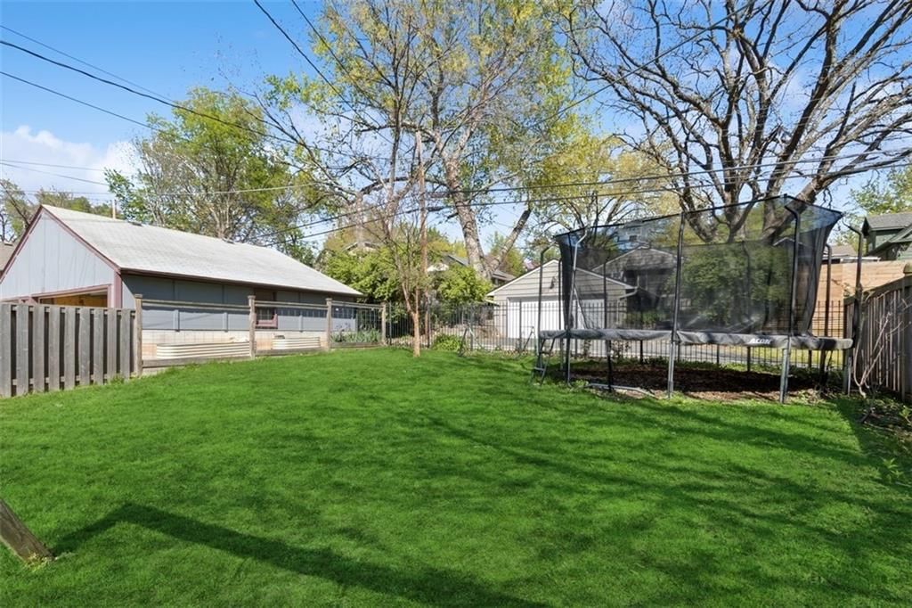4237 Kenwood Avenue — photo 29