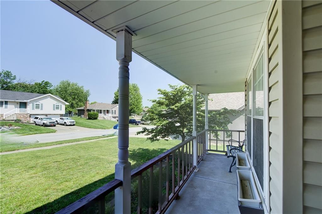 717 NE Aaron Drive — photo 2