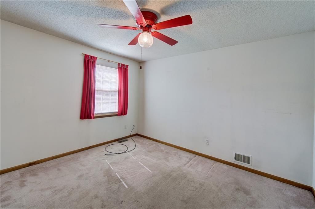 717 NE Aaron Drive — photo 21