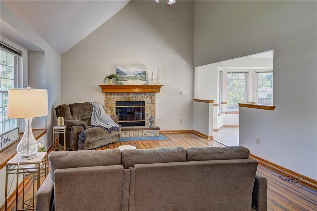 717 NE Aaron Drive — photo 4