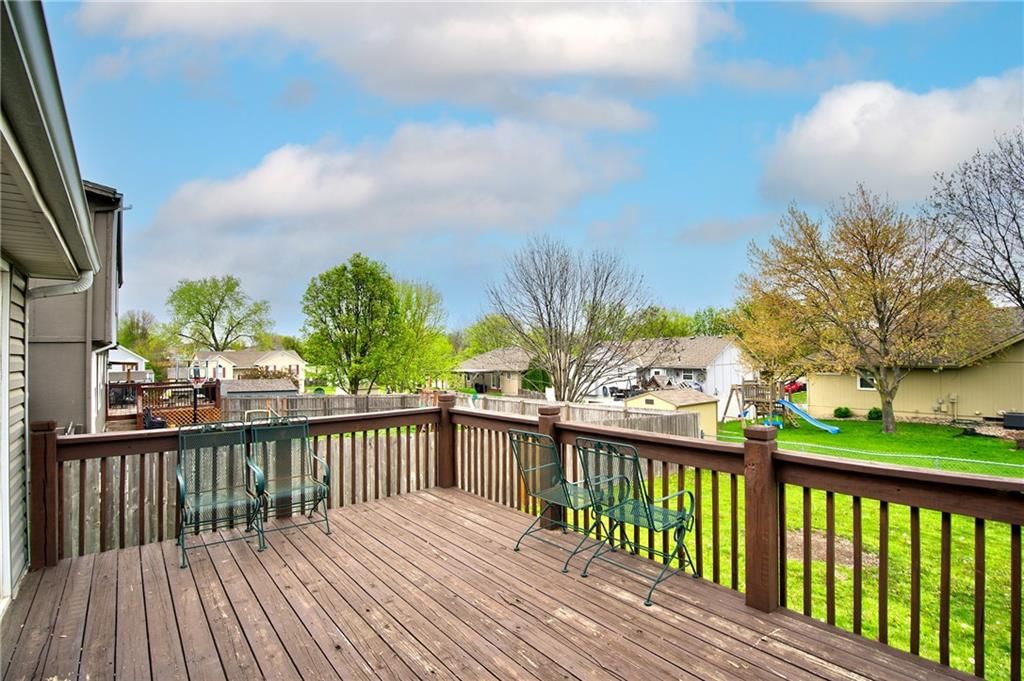 717 NE Aaron Drive — photo 34