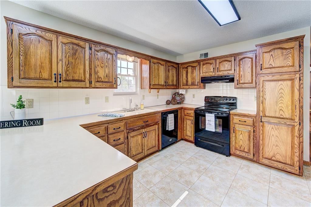 717 NE Aaron Drive — photo 10