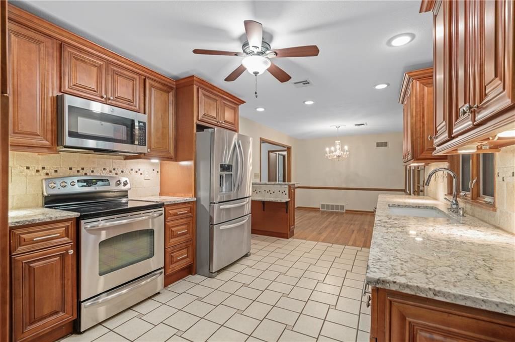 6810 Glenwood Street — photo 12