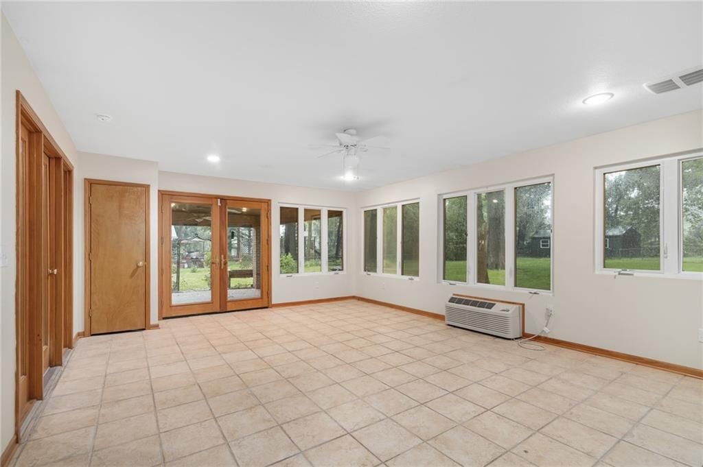 6810 Glenwood Street — photo 22