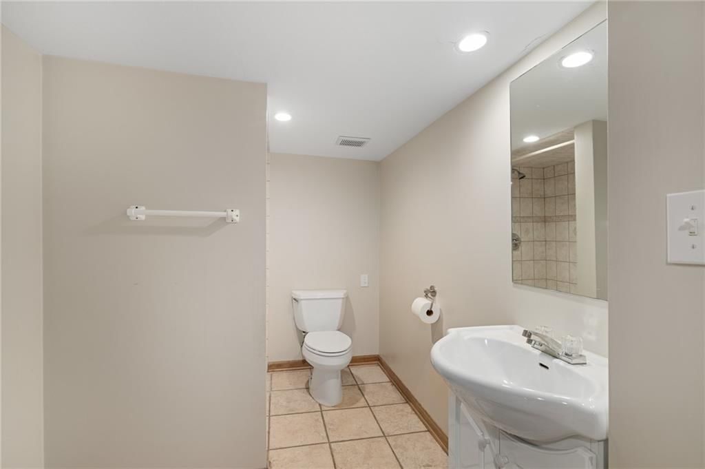 6810 Glenwood Street — photo 27