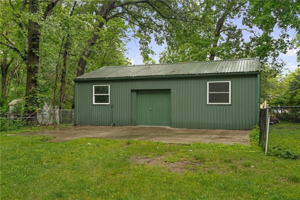 6810 Glenwood Street — photo 38