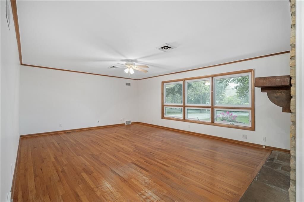 6810 Glenwood Street — photo 5