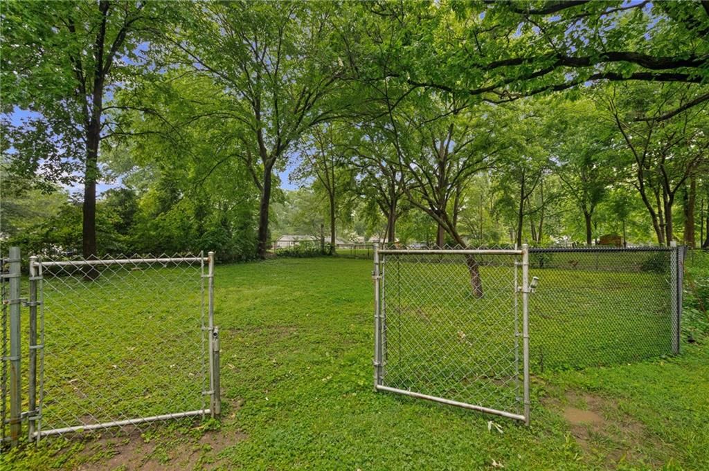 6810 Glenwood Street — photo 43