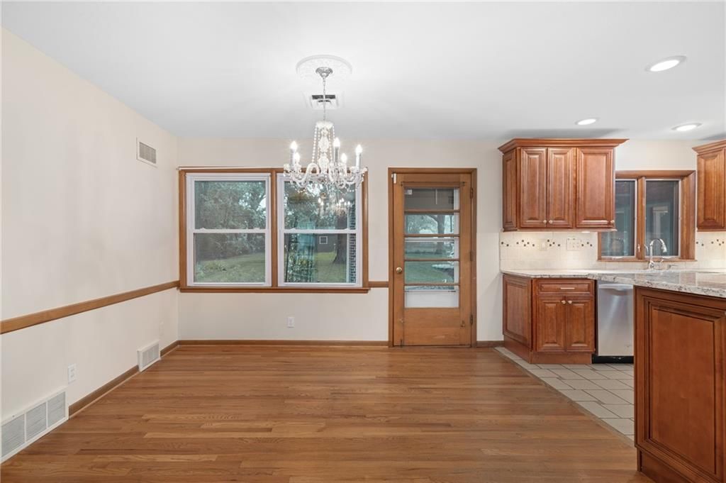 6810 Glenwood Street — photo 8