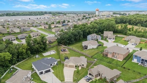 1400 NW Red Oak Court — photo 34