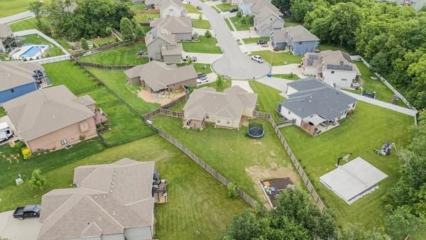 1400 NW Red Oak Court — photo 35