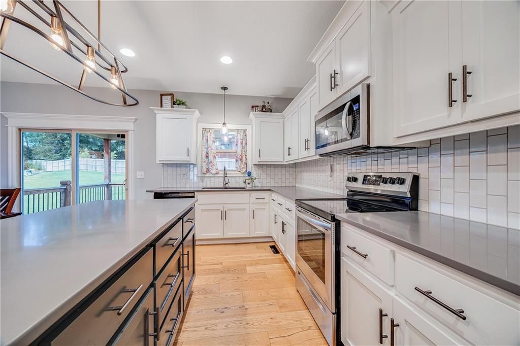 1400 NW Red Oak Court — photo 6