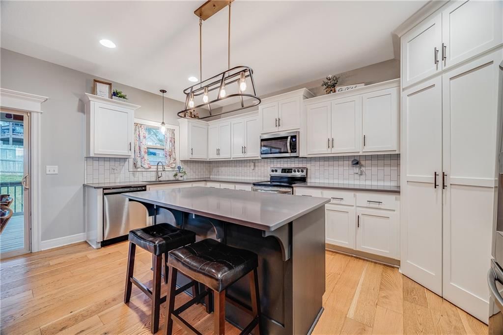 1400 NW Red Oak Court — photo 8