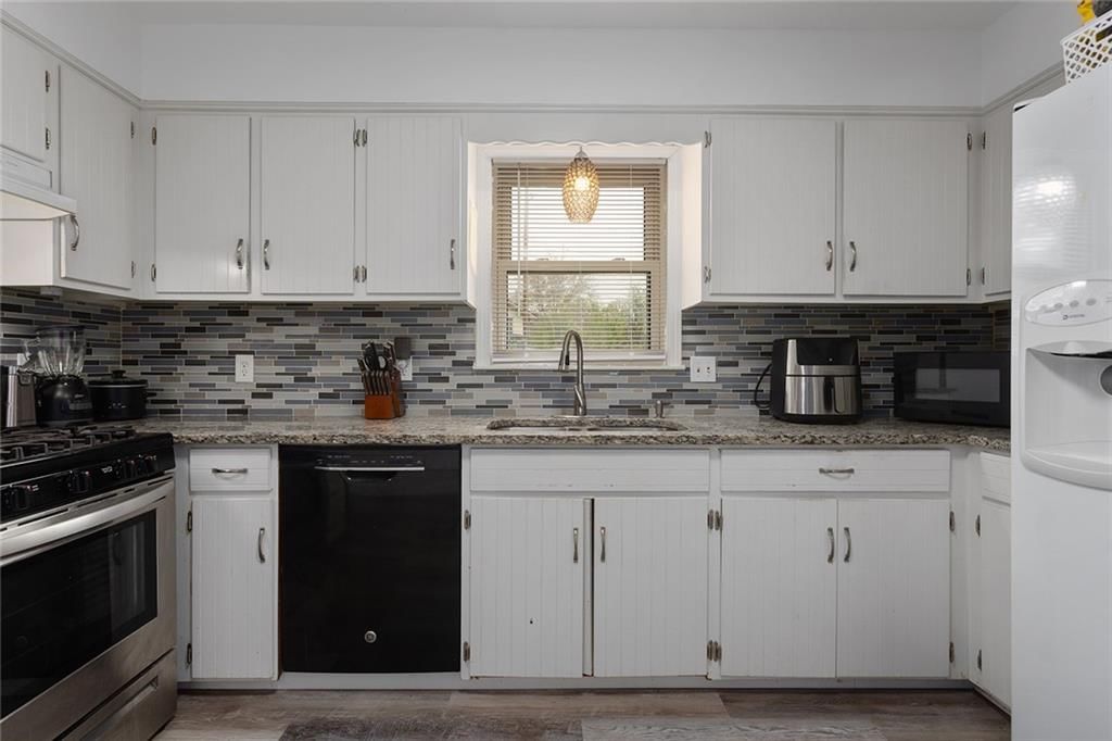 402 Hithergreen Drive — photo 7