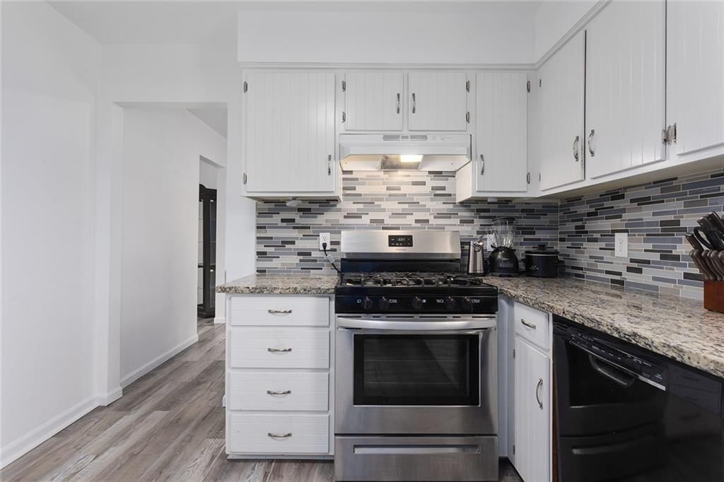402 Hithergreen Drive — photo 8