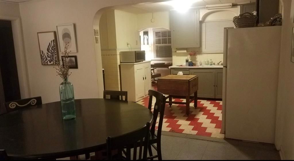 1301 W Maple Street — photo 11