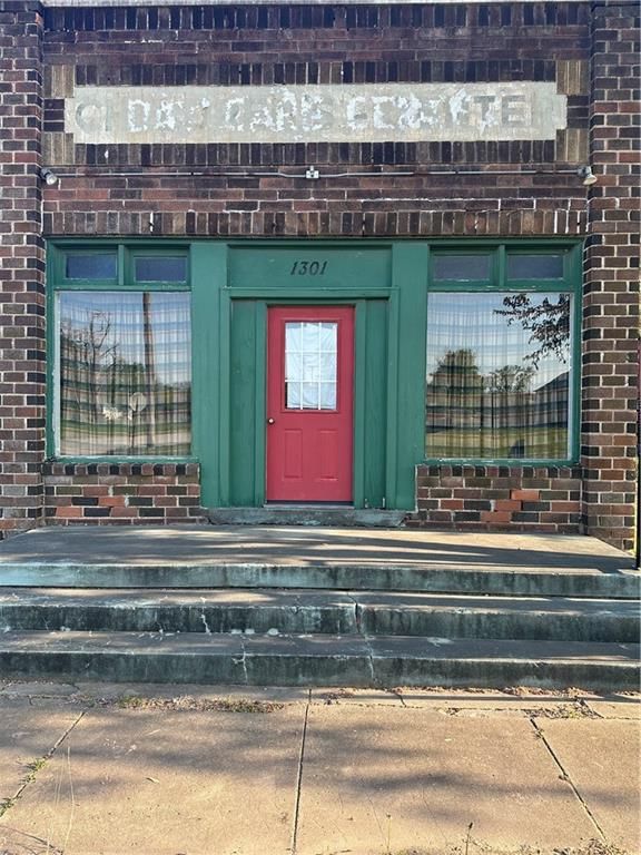 1301 W Maple Street — photo 20