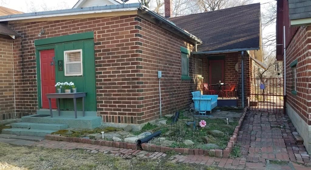 1301 W Maple Street — photo 3