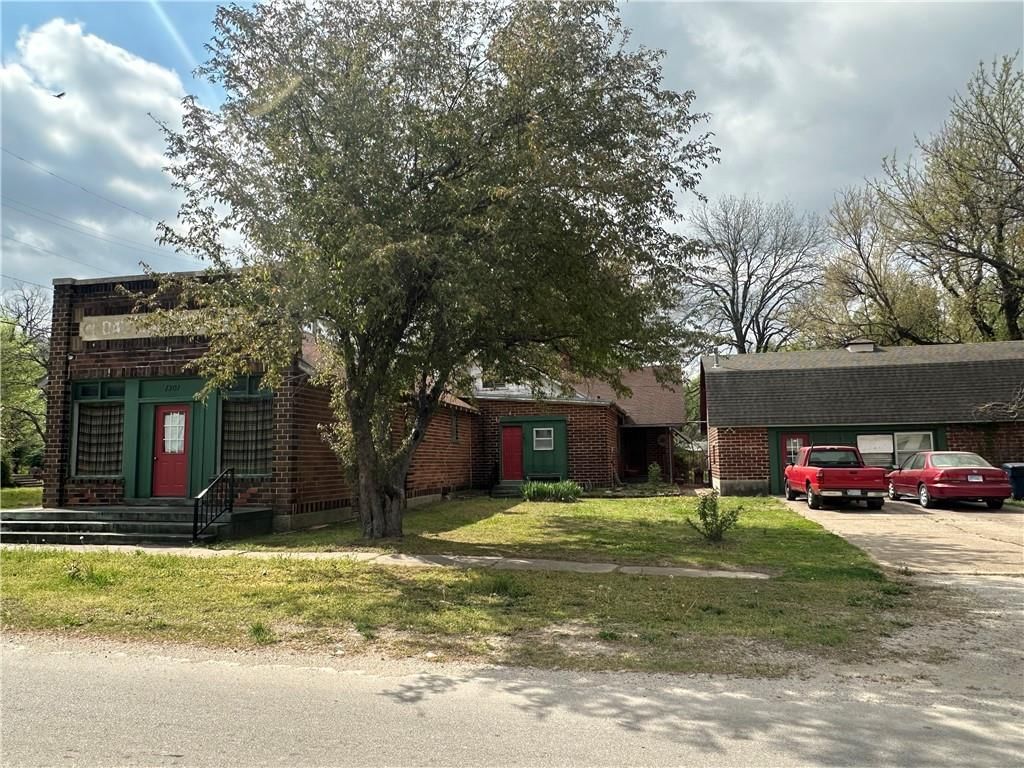 1301 W Maple Street — photo 21