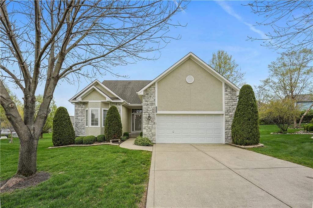 2445 SW Lilly Drive — photo 2