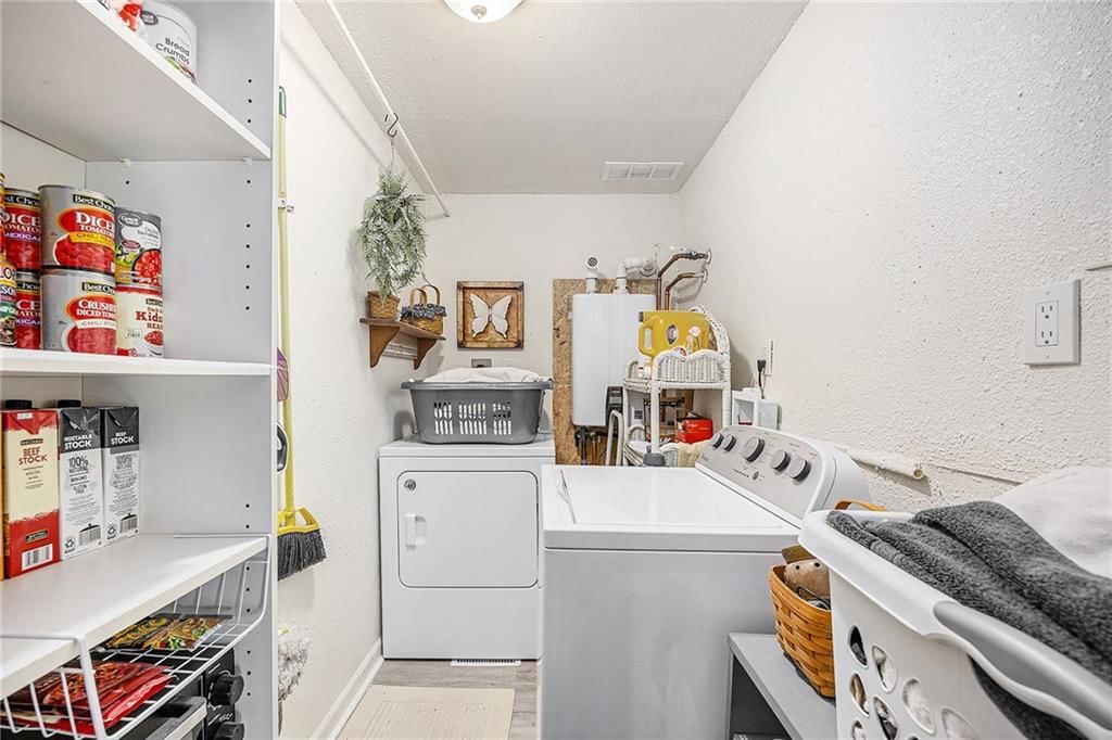 710 W Cedar Street — photo 17