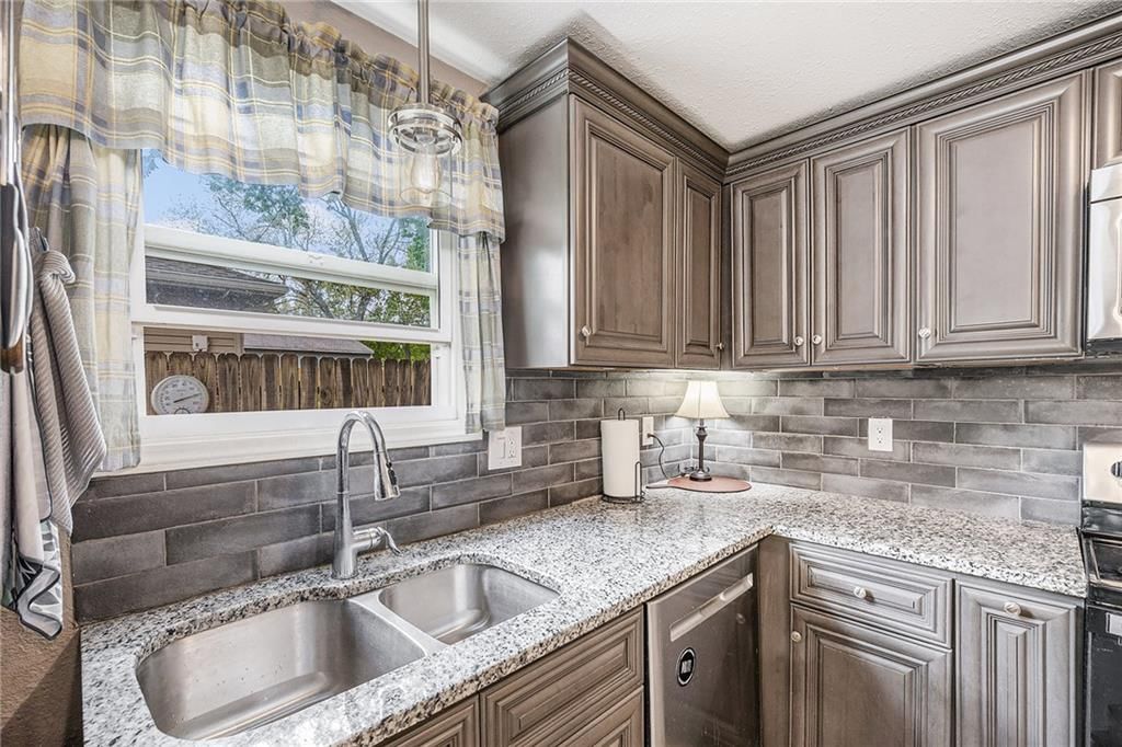 710 W Cedar Street — photo 8