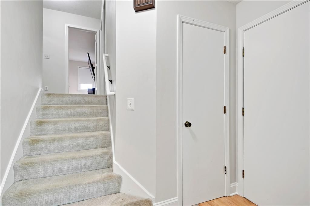 10136 Earnshaw Street — photo 17