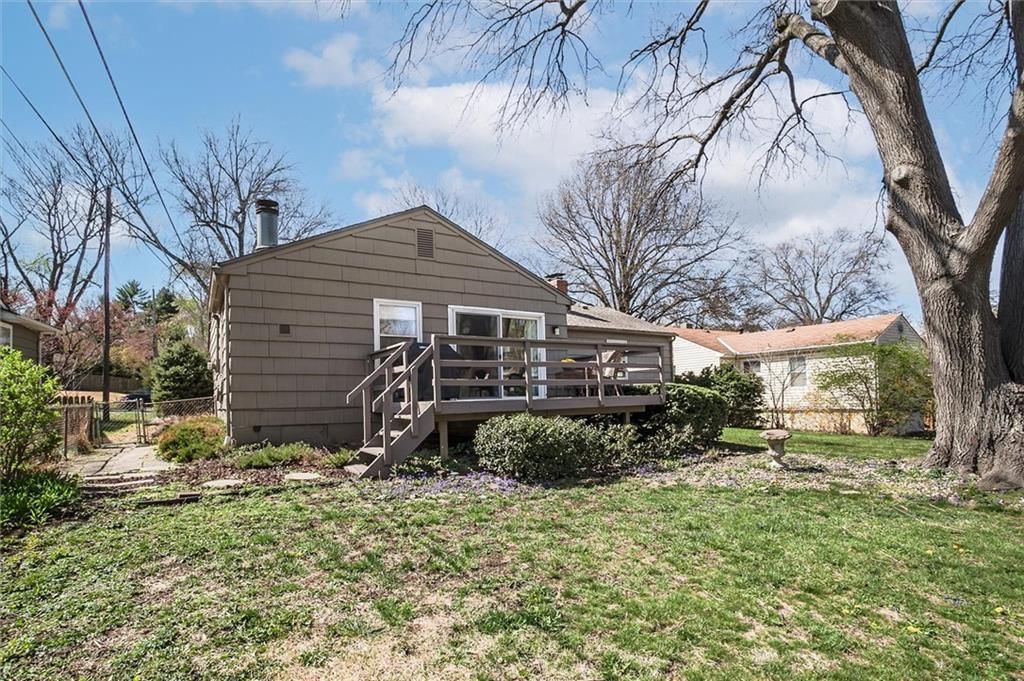 7749 ROE Avenue — photo 24