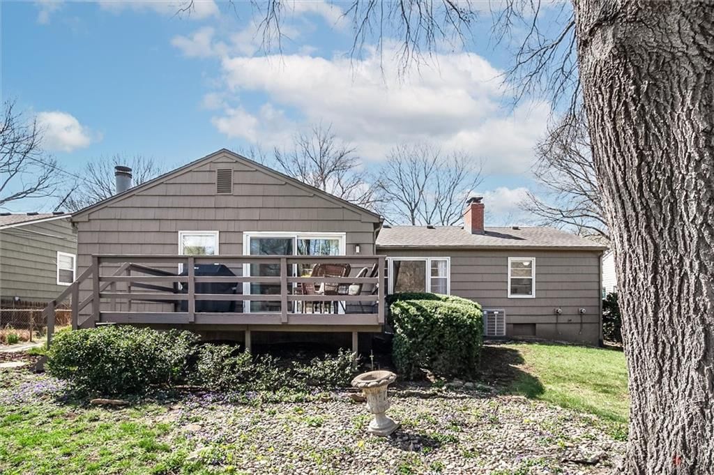 7749 ROE Avenue — photo 25