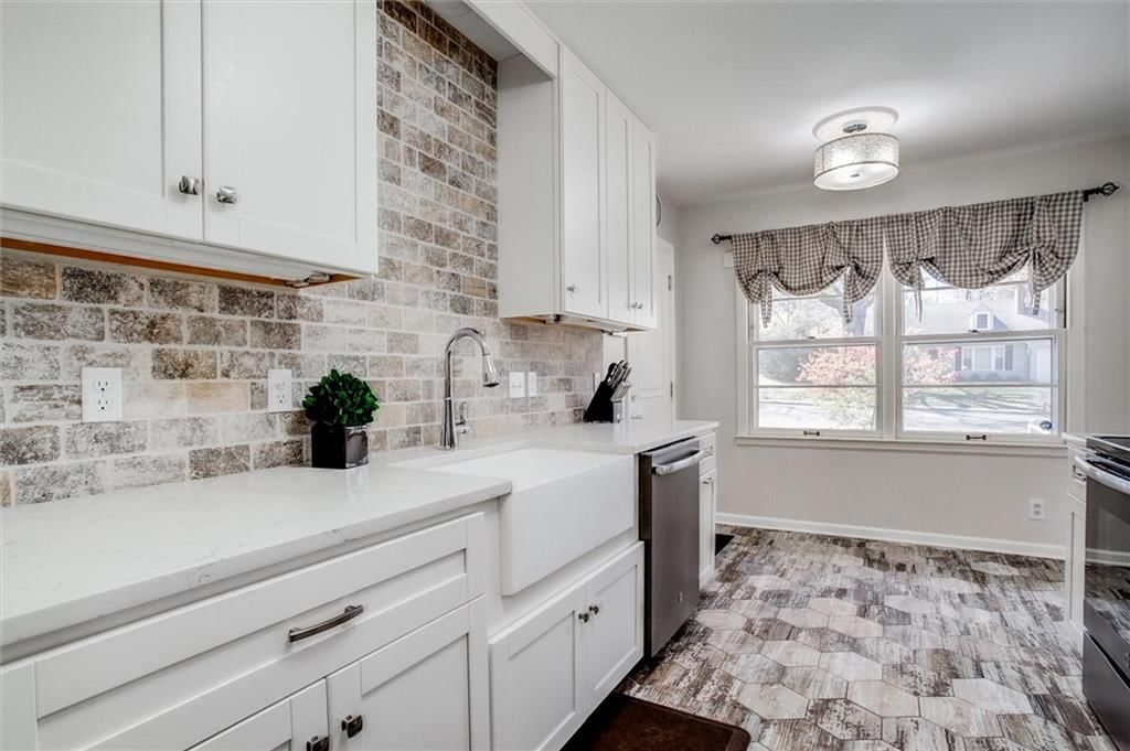 7749 ROE Avenue — photo 7