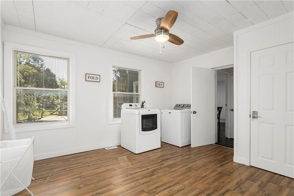 3703 S Sterling Avenue — photo 32